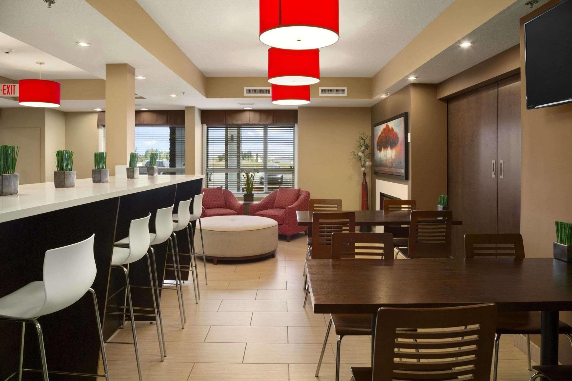Microtel Inn & Suites By Wyndham Blackfalds Eksteriør bilde